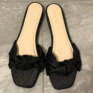 Tuckernuck Raffia Britt knot slide, size 9